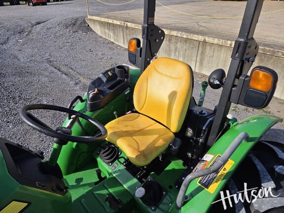 Image of John Deere 5055E equipment image 4