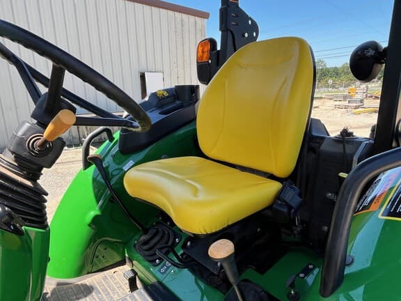 Image of John Deere 5055E equipment image 3