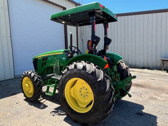 Image of John Deere 5055E equipment image 4