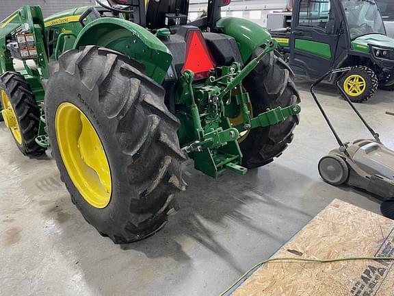 Image of John Deere 5065E equipment image 4