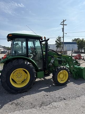 Image of John Deere 5065E equipment image 2