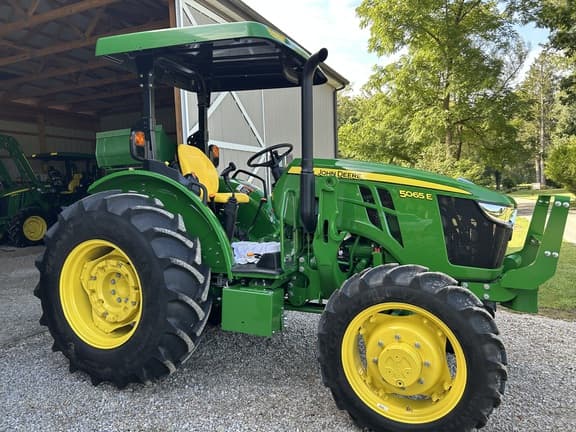 Image of John Deere 5065E equipment image 2