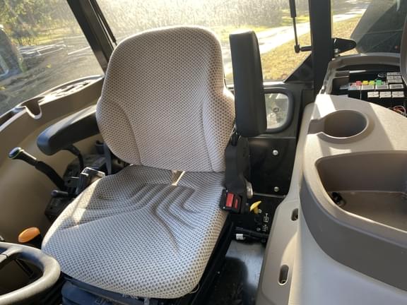 Image of John Deere 5065E equipment image 4