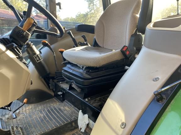 Image of John Deere 5065E equipment image 3