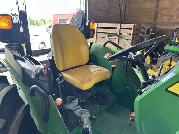 Image of John Deere 5065E equipment image 3