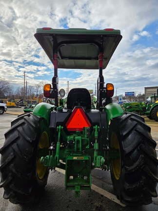 Image of John Deere 5065E equipment image 4