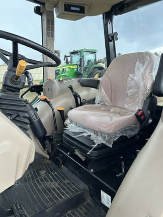 Image of John Deere 5075E equipment image 4