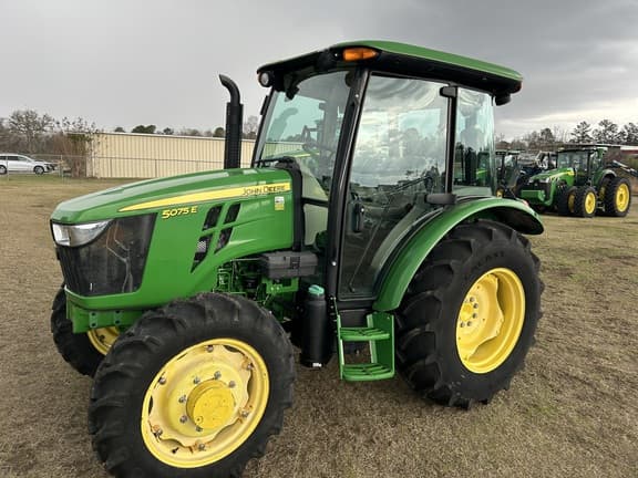 Image of John Deere 5075E equipment image 2