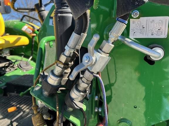 Image of John Deere 5075E equipment image 4