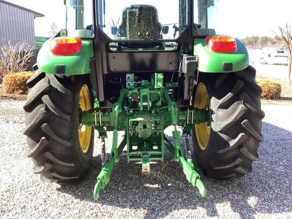 Image of John Deere 5075E equipment image 4