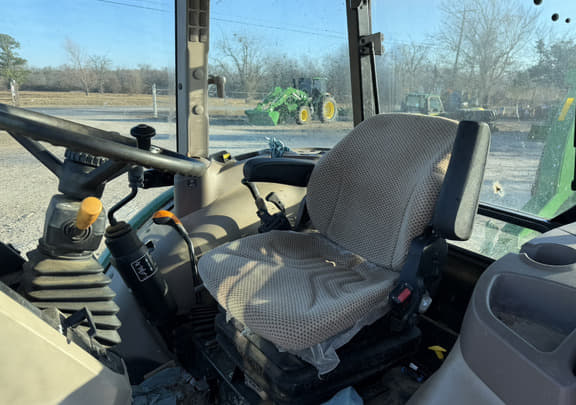 Image of John Deere 5075E equipment image 4