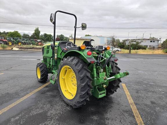 Image of John Deere 5075GV equipment image 2