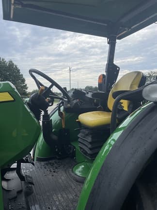Image of John Deere 5075M equipment image 4