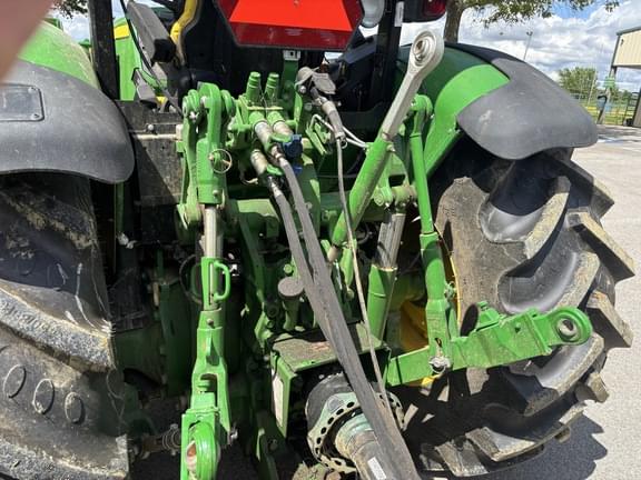 Image of John Deere 5075M equipment image 1