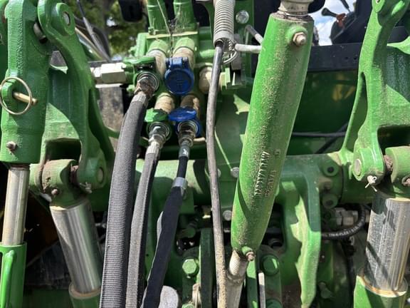 Image of John Deere 5075M equipment image 2
