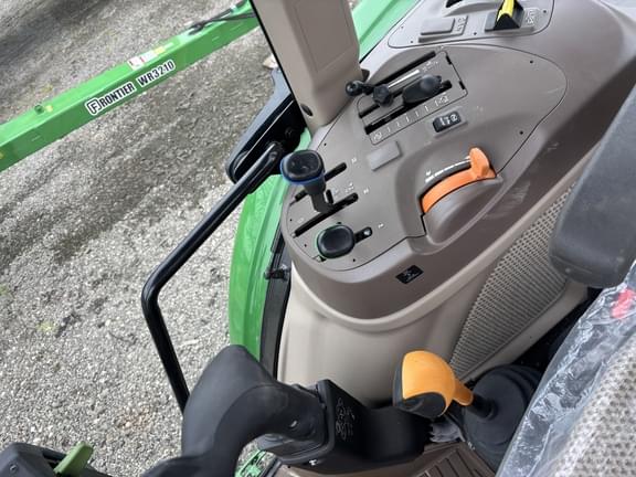 Image of John Deere 5075M equipment image 4