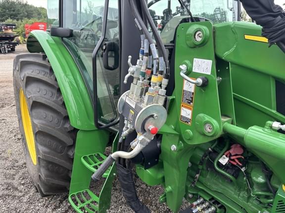 Image of John Deere 5075M equipment image 1