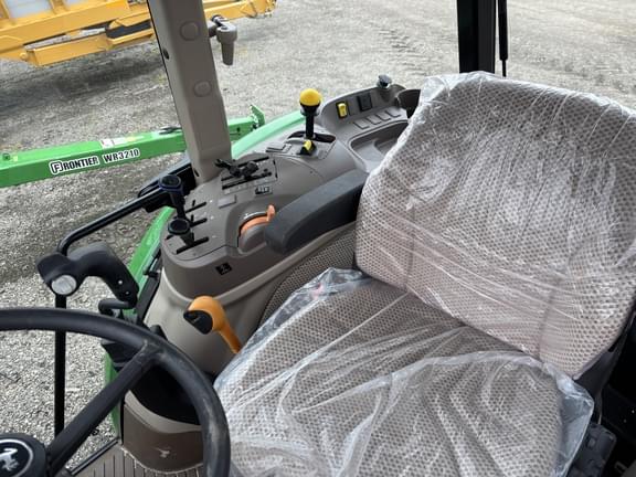 Image of John Deere 5075M equipment image 3