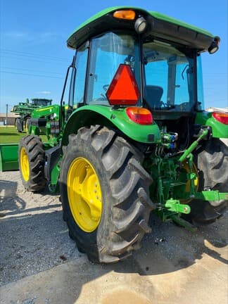 Image of John Deere 5090E equipment image 3