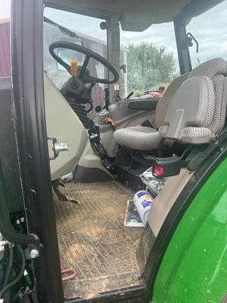Image of John Deere 5090E equipment image 3
