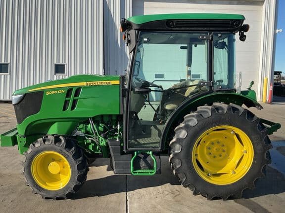 Image of John Deere 5090GN equipment image 1