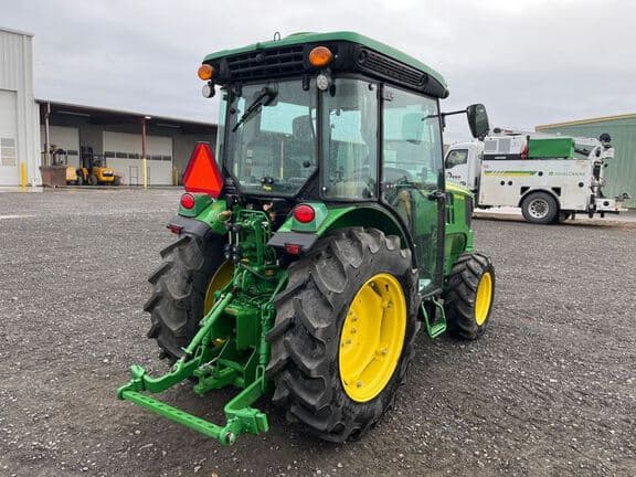 Image of John Deere 5090GN equipment image 4