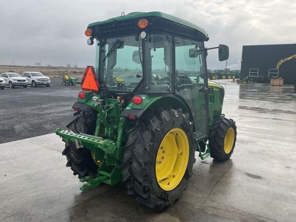 Image of John Deere 5090GN equipment image 4