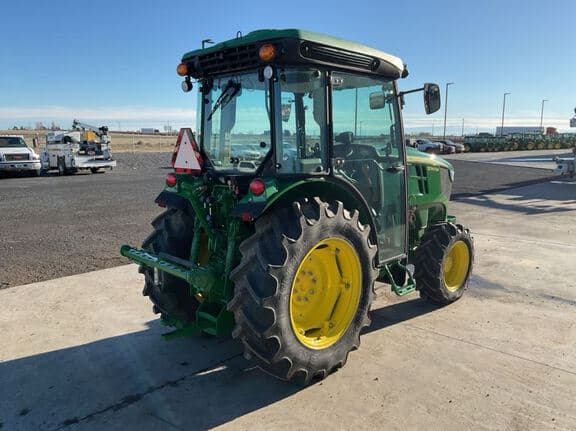 Image of John Deere 5090GN equipment image 4