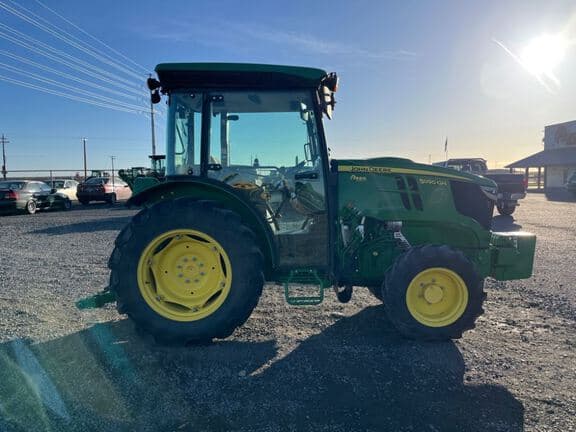 Image of John Deere 5090GN equipment image 4