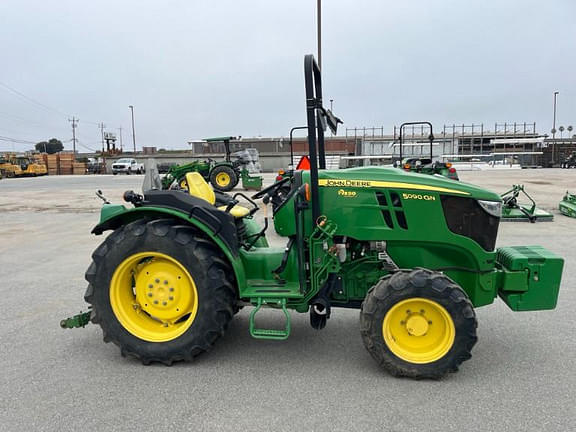 Image of John Deere 5090GN equipment image 4