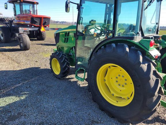Image of John Deere 5100GN equipment image 2