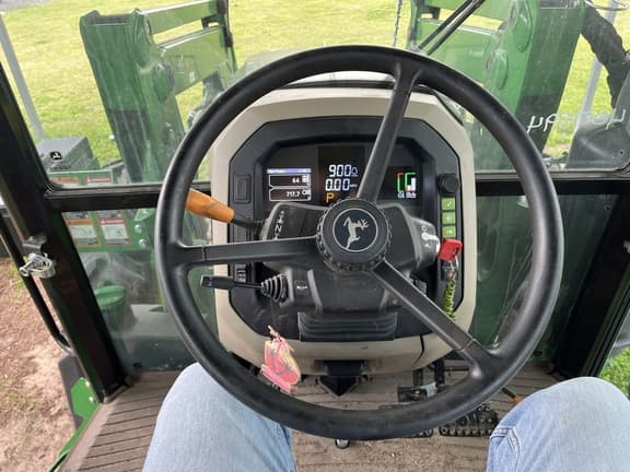 Image of John Deere 5100M equipment image 3