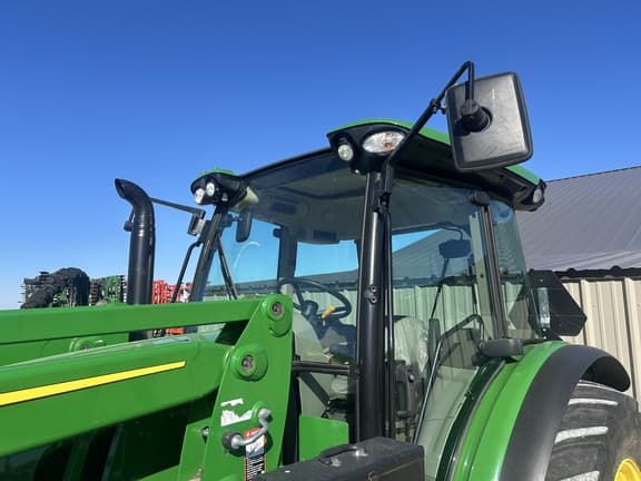 Image of John Deere 5115M equipment image 4