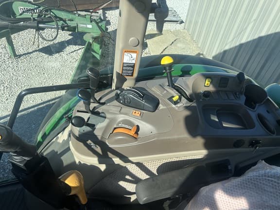 Image of John Deere 5115M equipment image 3