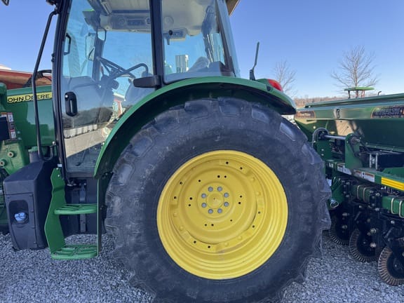 2022 John Deere 5125M Equipment Image0