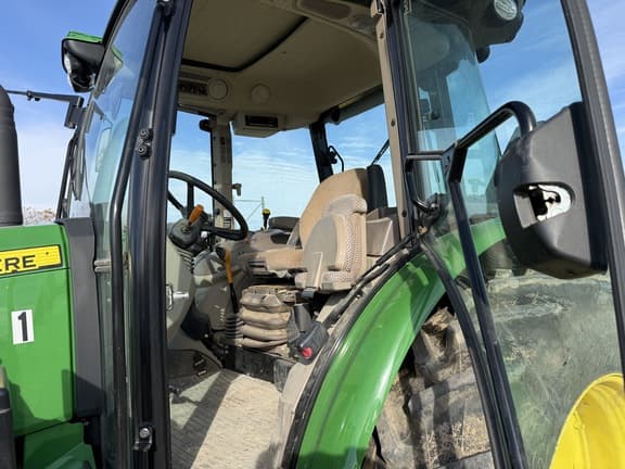 Image of John Deere 5125M equipment image 4