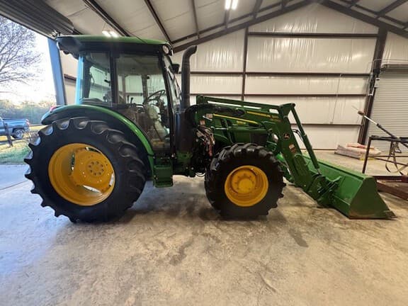 Image of John Deere 5125M equipment image 3