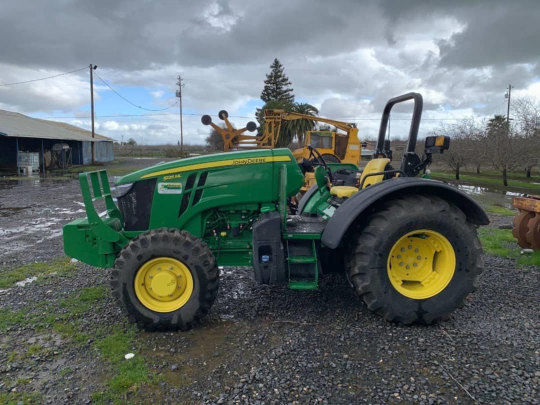 Image of John Deere 5125ML Primary image