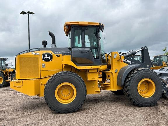 Image of John Deere 544P equipment image 4