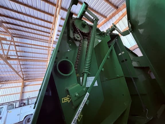 Image of John Deere 560M equipment image 4