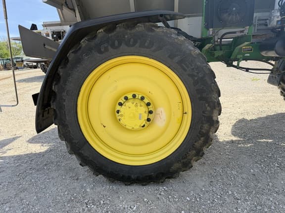 Image of John Deere 600R equipment image 4