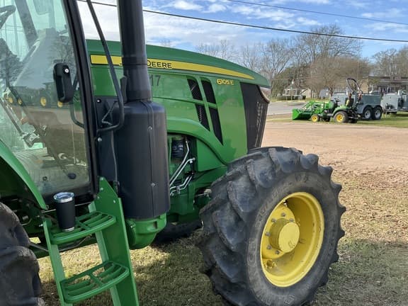 Image of John Deere 6105E equipment image 2