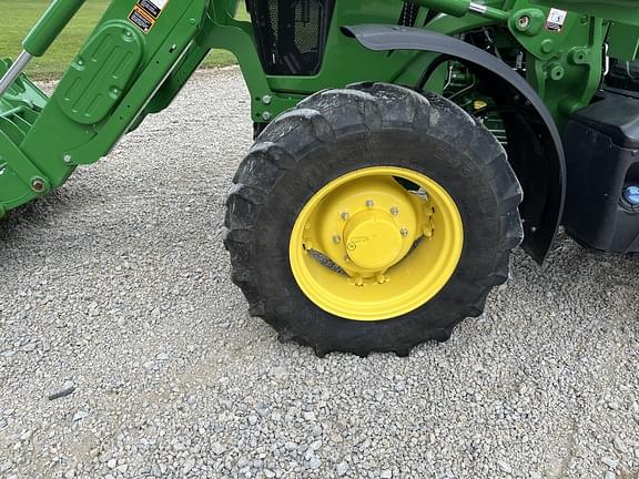 Image of John Deere 6105E equipment image 1