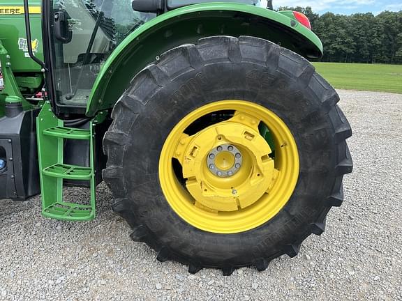 Image of John Deere 6105E equipment image 2