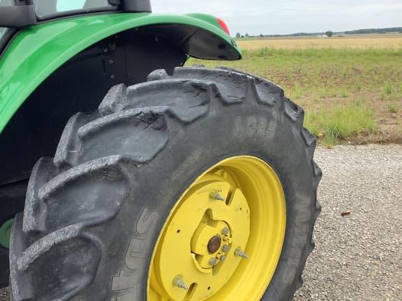 Image of John Deere 6110M equipment image 1