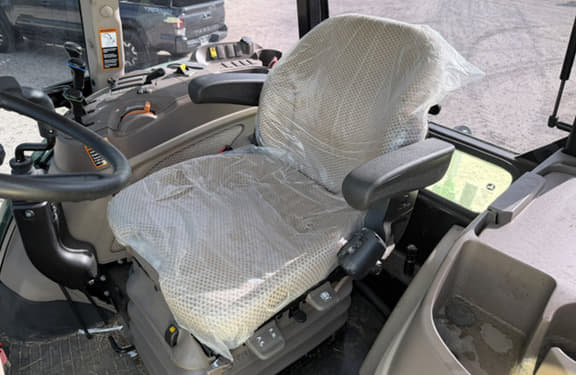 Image of John Deere 6120E equipment image 4