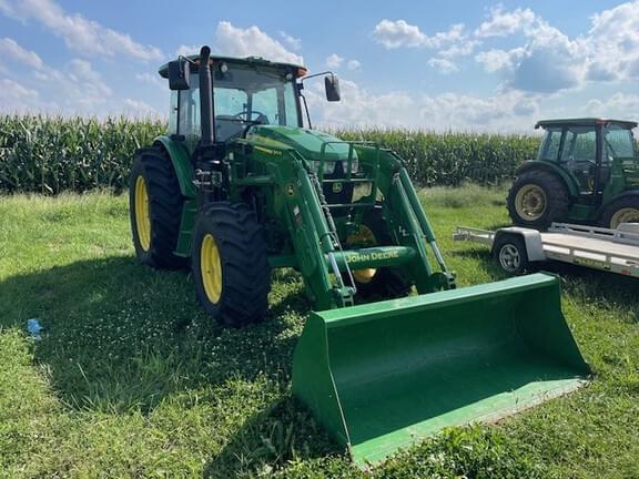 Image of John Deere 6135E equipment image 3