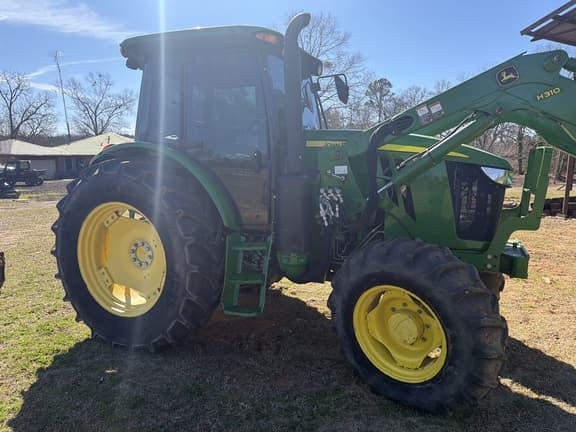 Image of John Deere 6135E equipment image 2