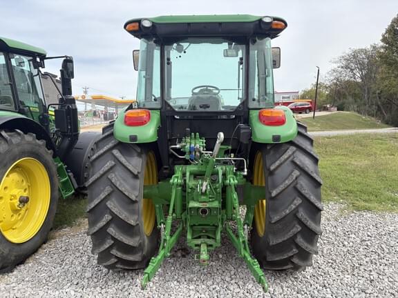 Image of John Deere 6135E equipment image 4