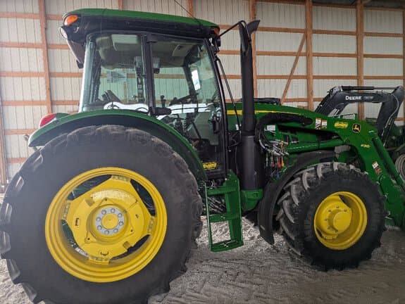 Image of John Deere 6135E equipment image 4